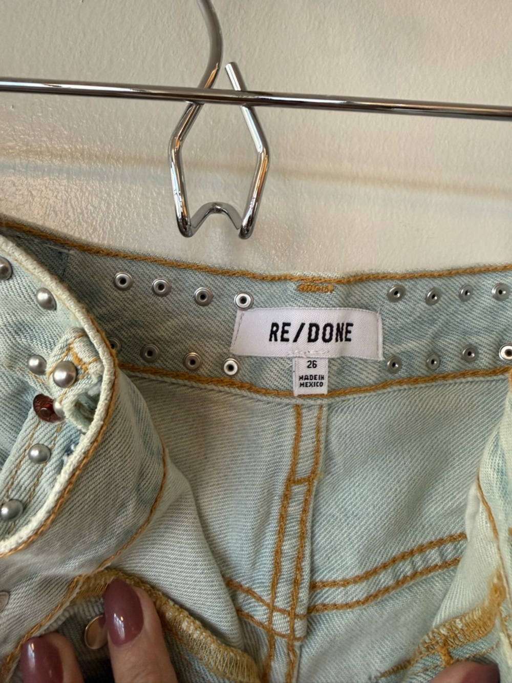RE/DONE x Levi’s Studded Mid Rise Boy Short | Light Wash | Size 26 | NWT - Picture 2 of 4